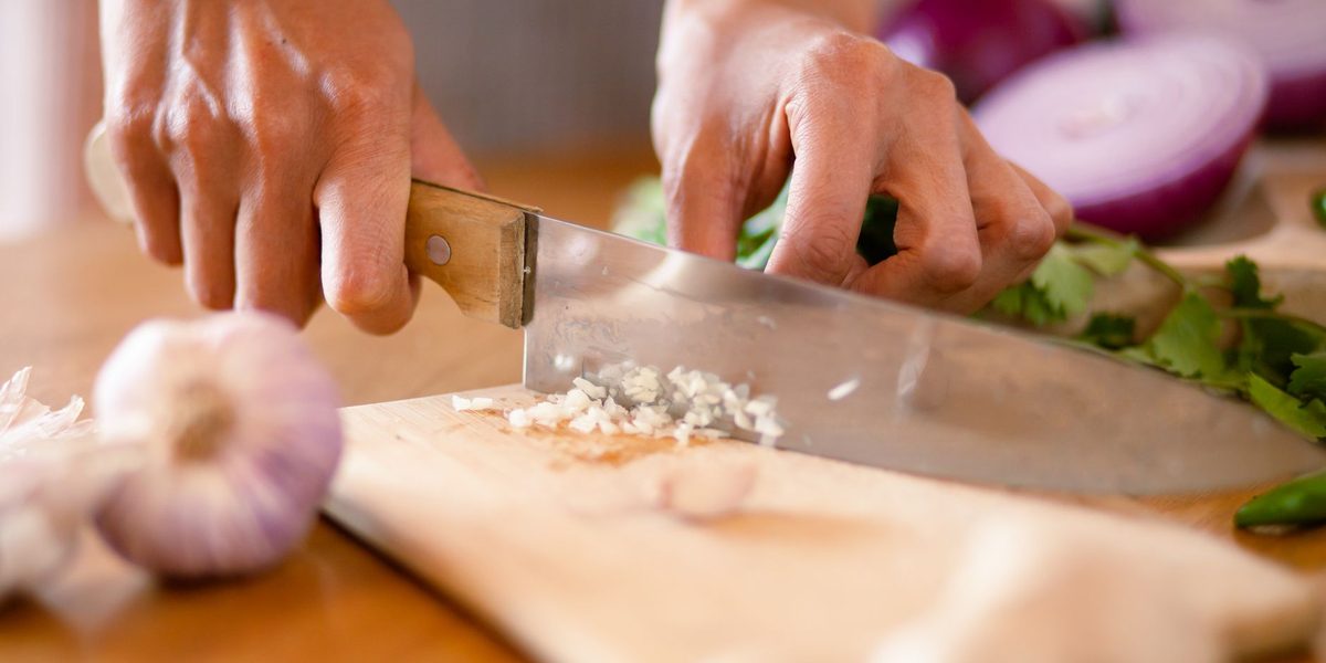How to Choose a Kitchen Knife Worth Keeping